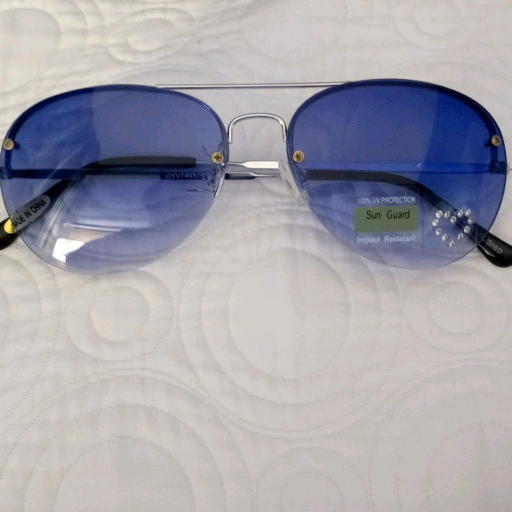Dark blue lens sunglasses